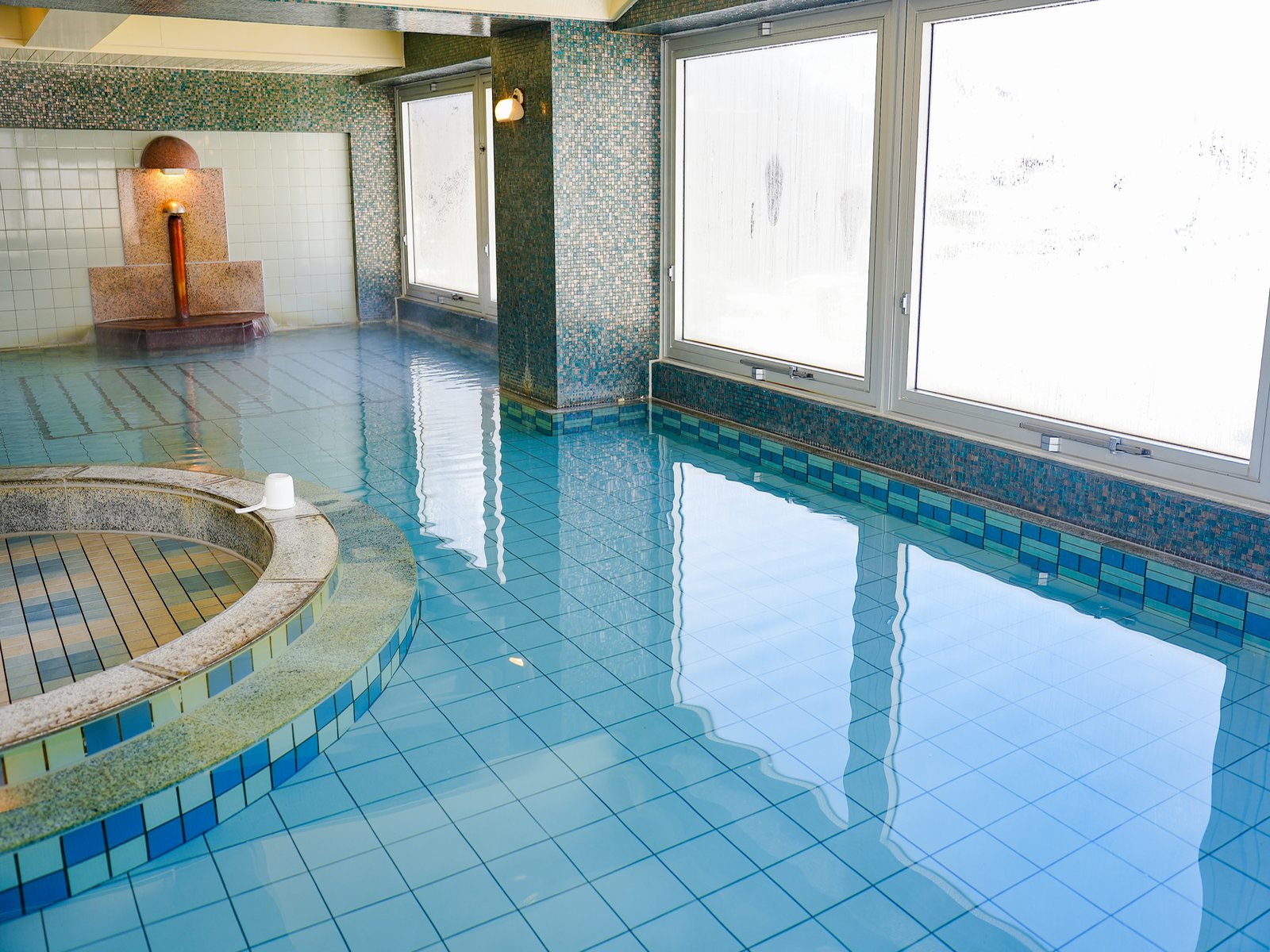 内風呂「五色湯」